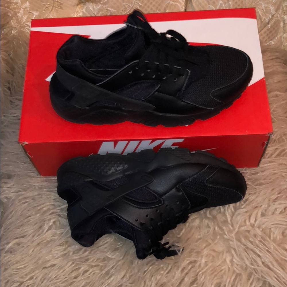 🌟FLASH SALE🌟 Nike huaraches black